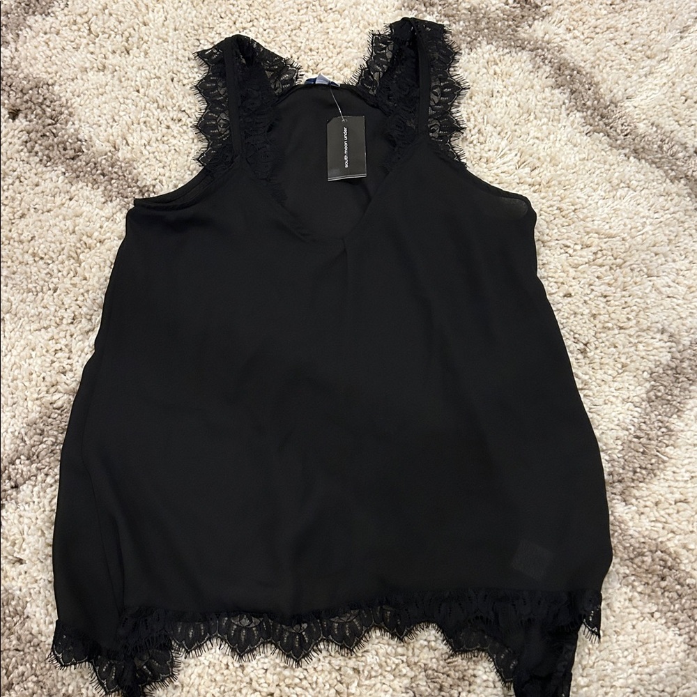 NWT abbeline south moon under black lace top
